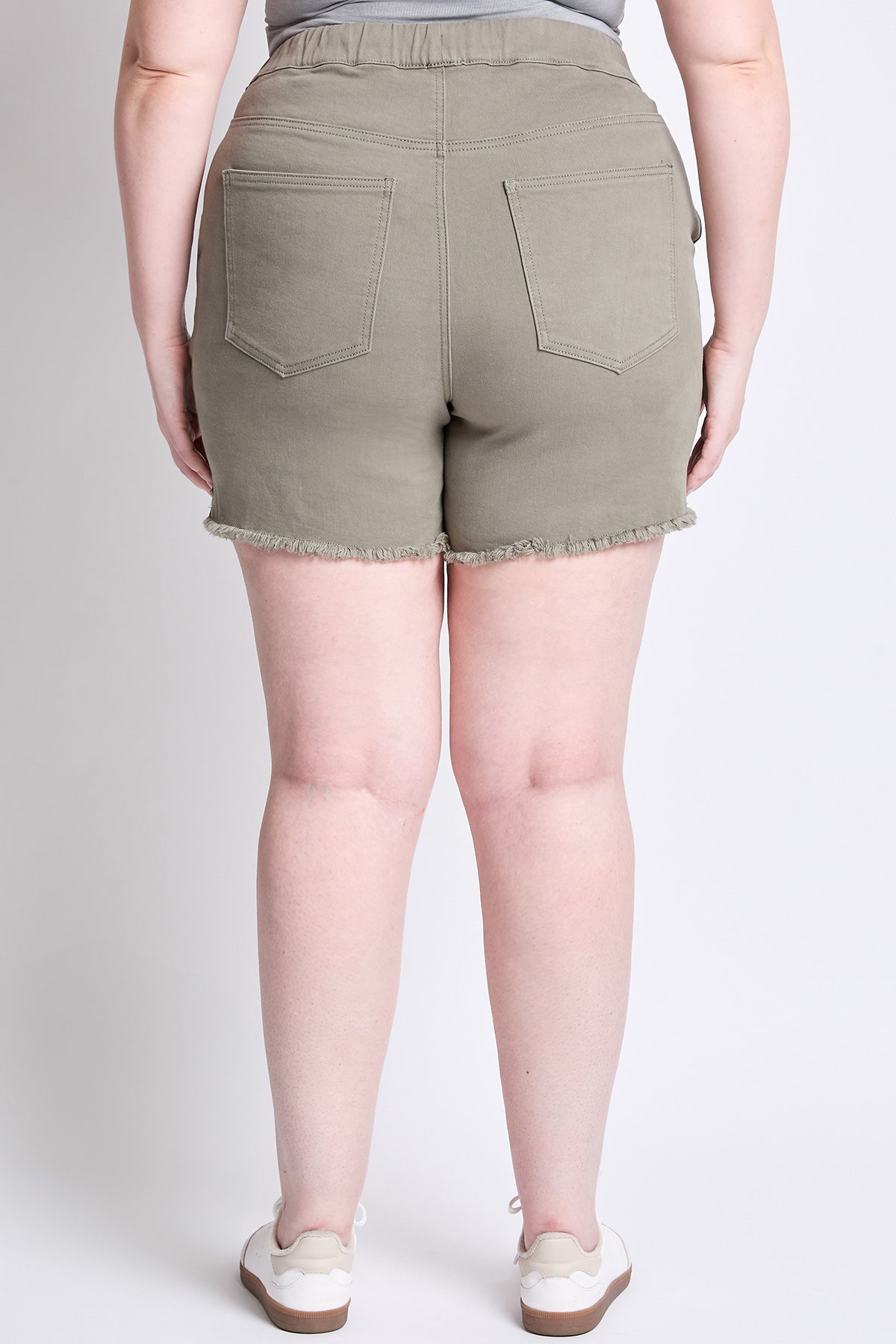 Women's Plus Frayed Hem Pull-on Shorts