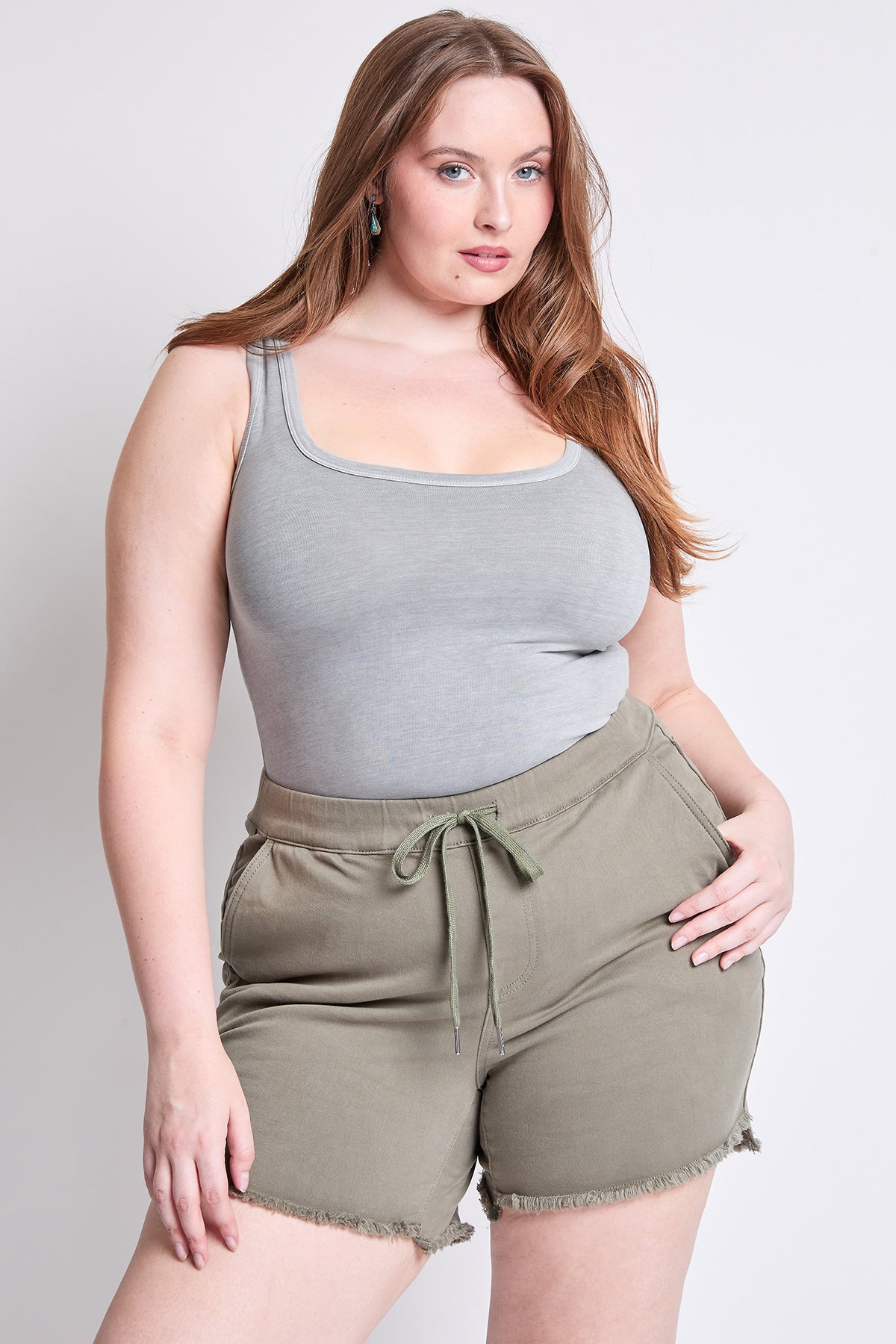 Women's Plus Frayed Hem Pull-on Shorts