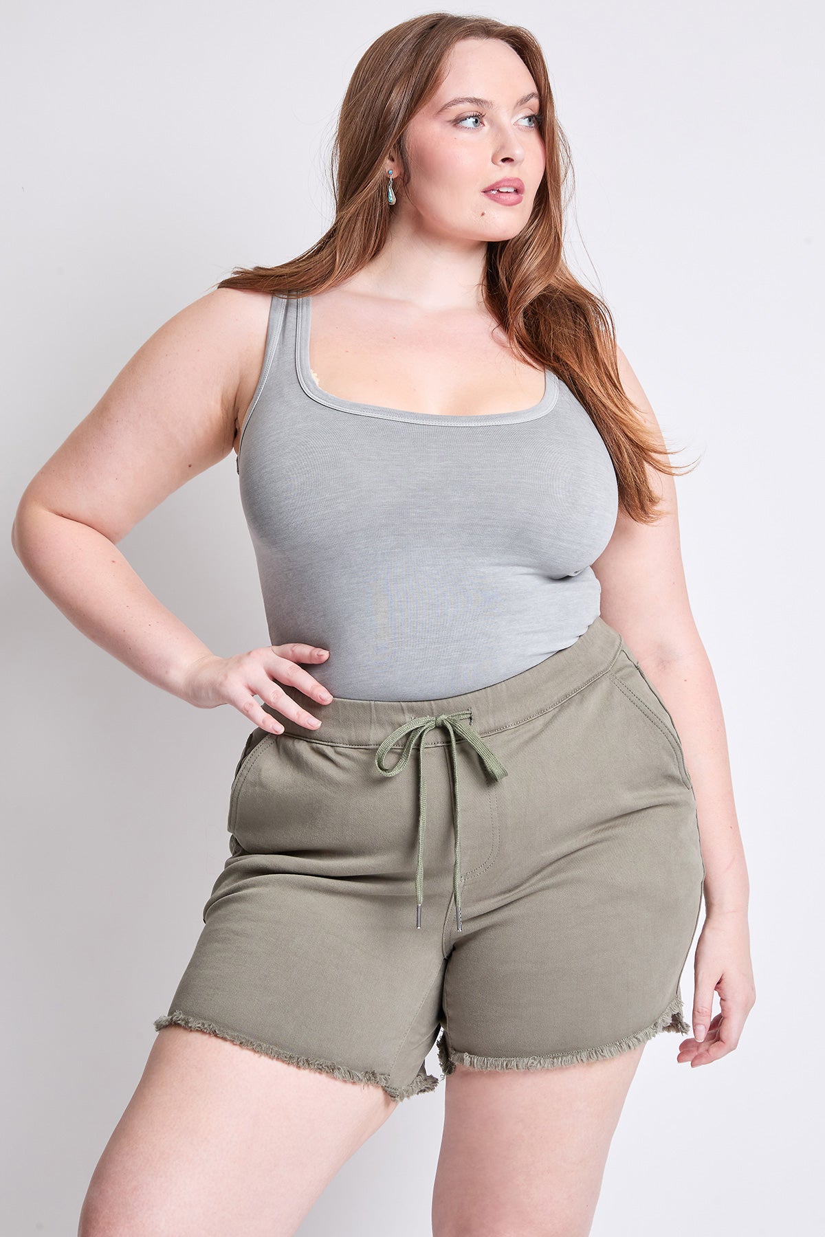 Women's Plus Frayed Hem Pull-on Shorts