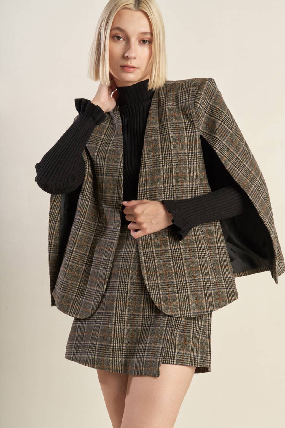 ETERNAL DEVOTION WOOLEN CAPELET