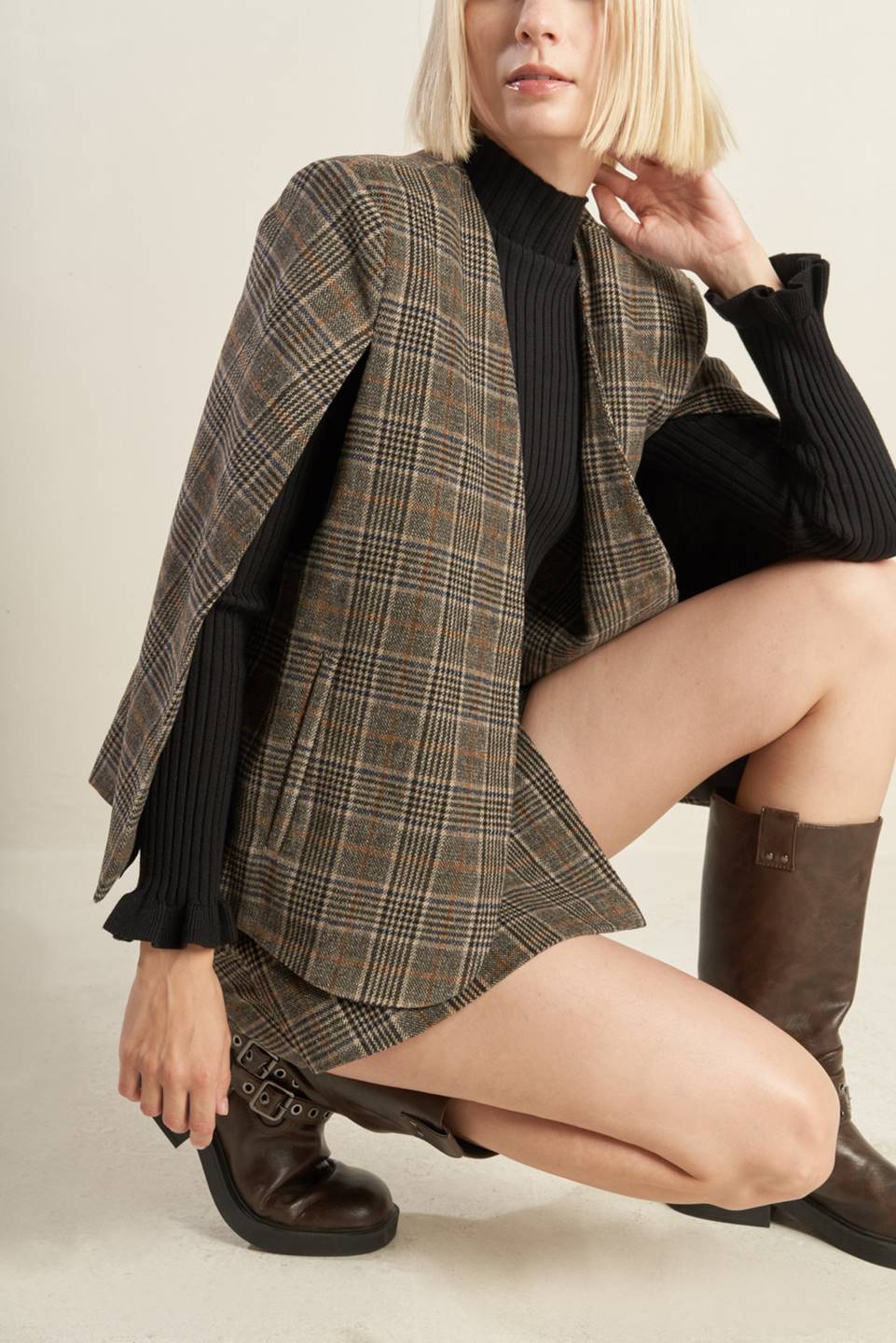 ETERNAL DEVOTION WOOLEN CAPELET