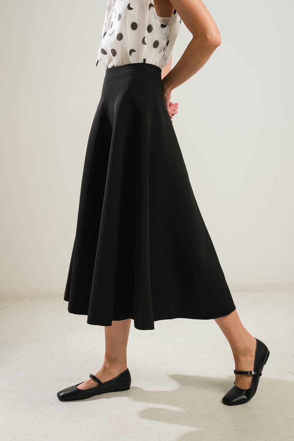 DELICATE TOUCH WOVEN SKIRT