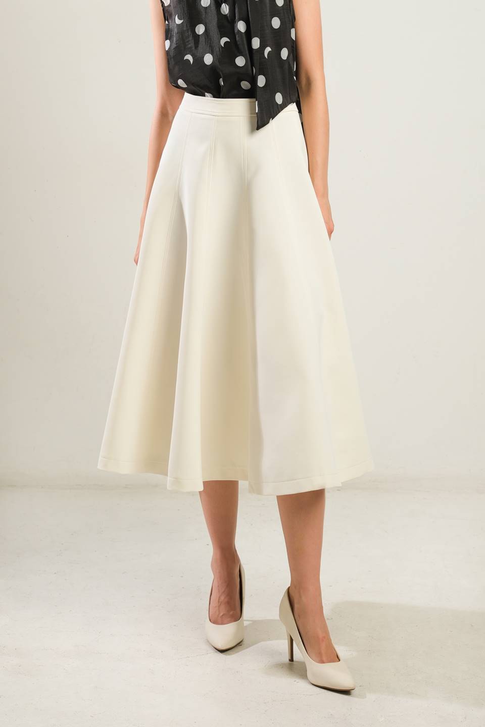DELICATE TOUCH WOVEN SKIRT