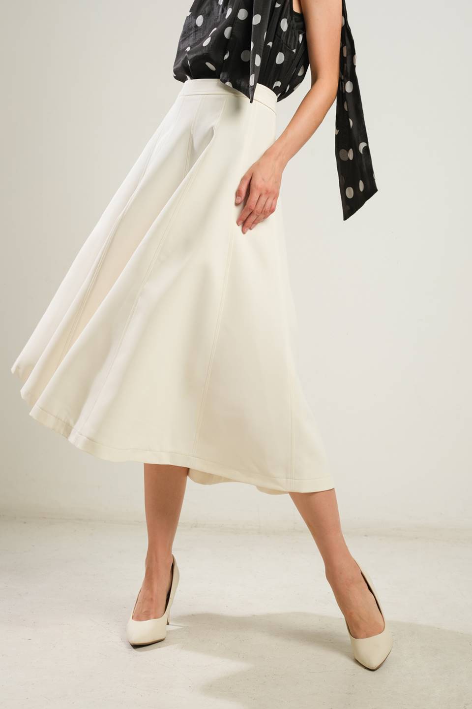 DELICATE TOUCH WOVEN SKIRT