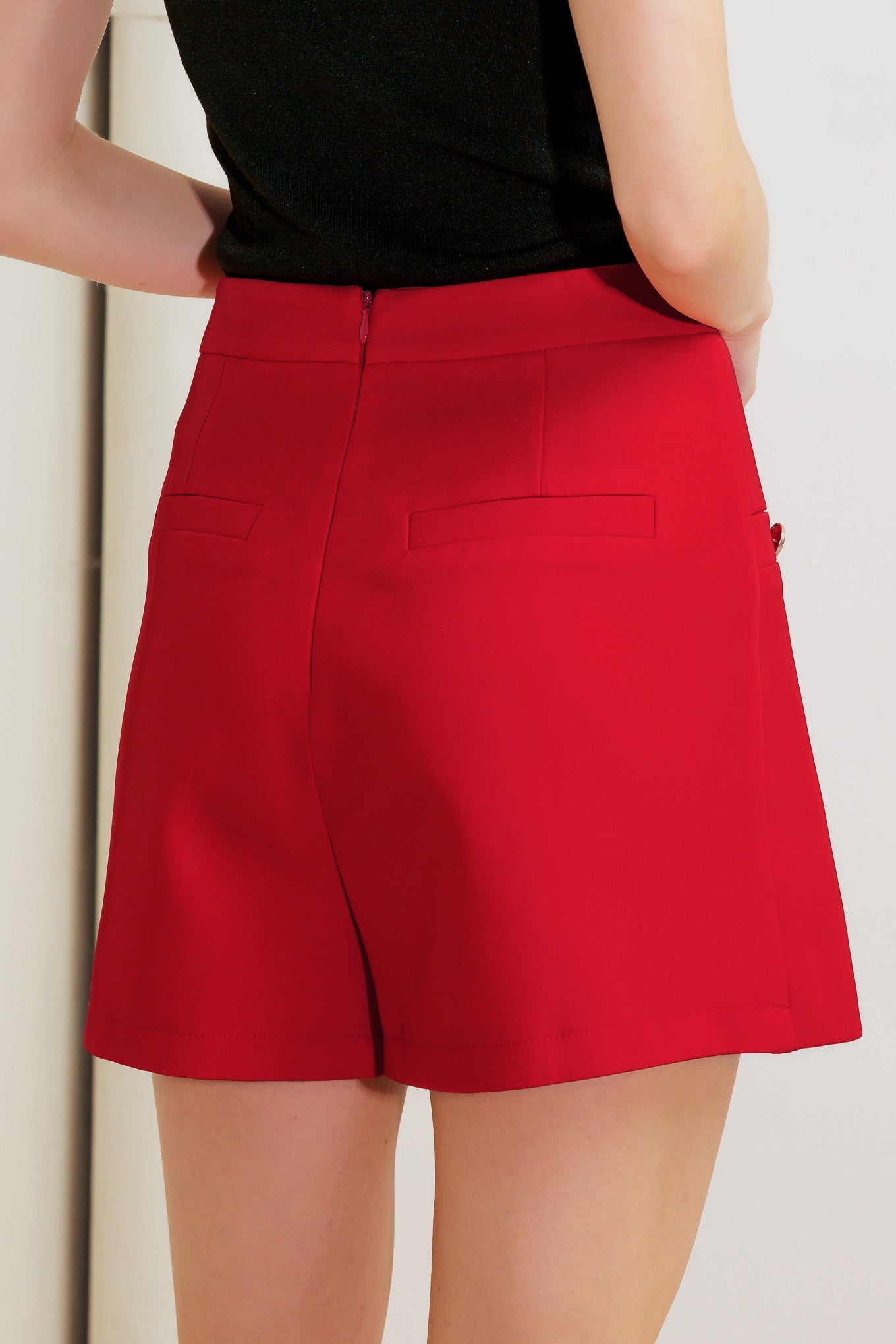 MELTED MARSHMALLOW RED WOVEN SKORT