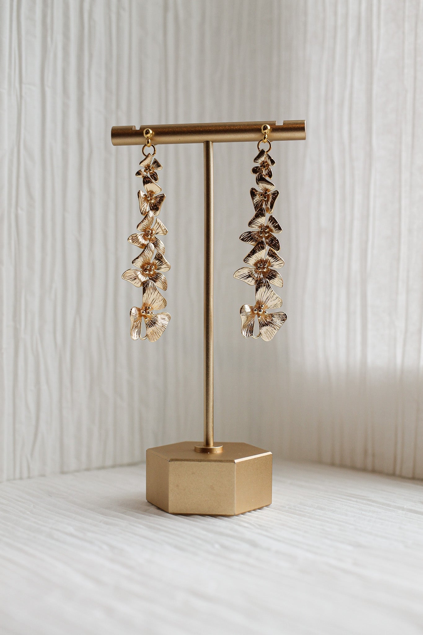 Annabeth Flower Dangle in Gold