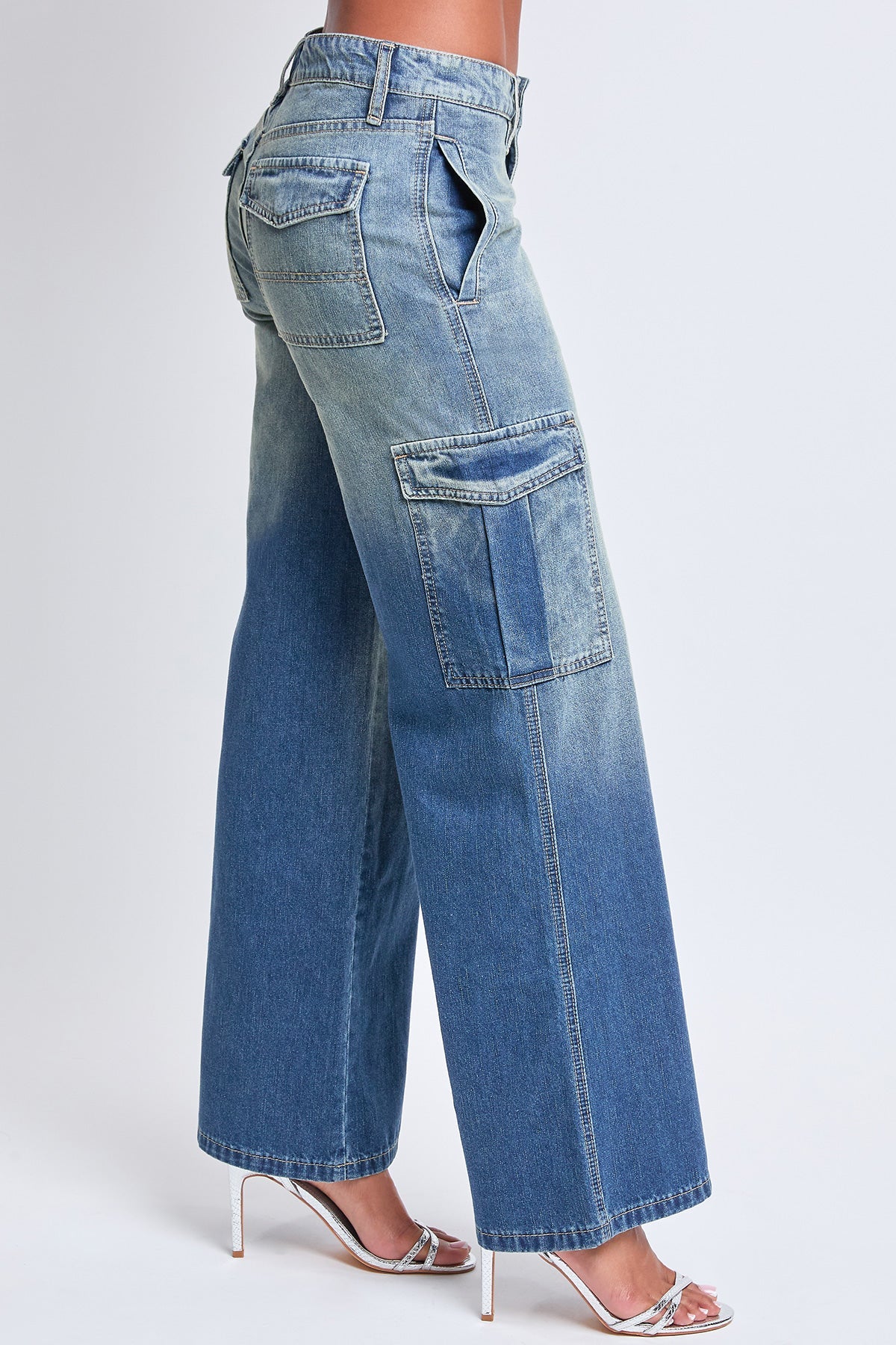 Women's Relax Fit Cargo Wide Leg Jeans