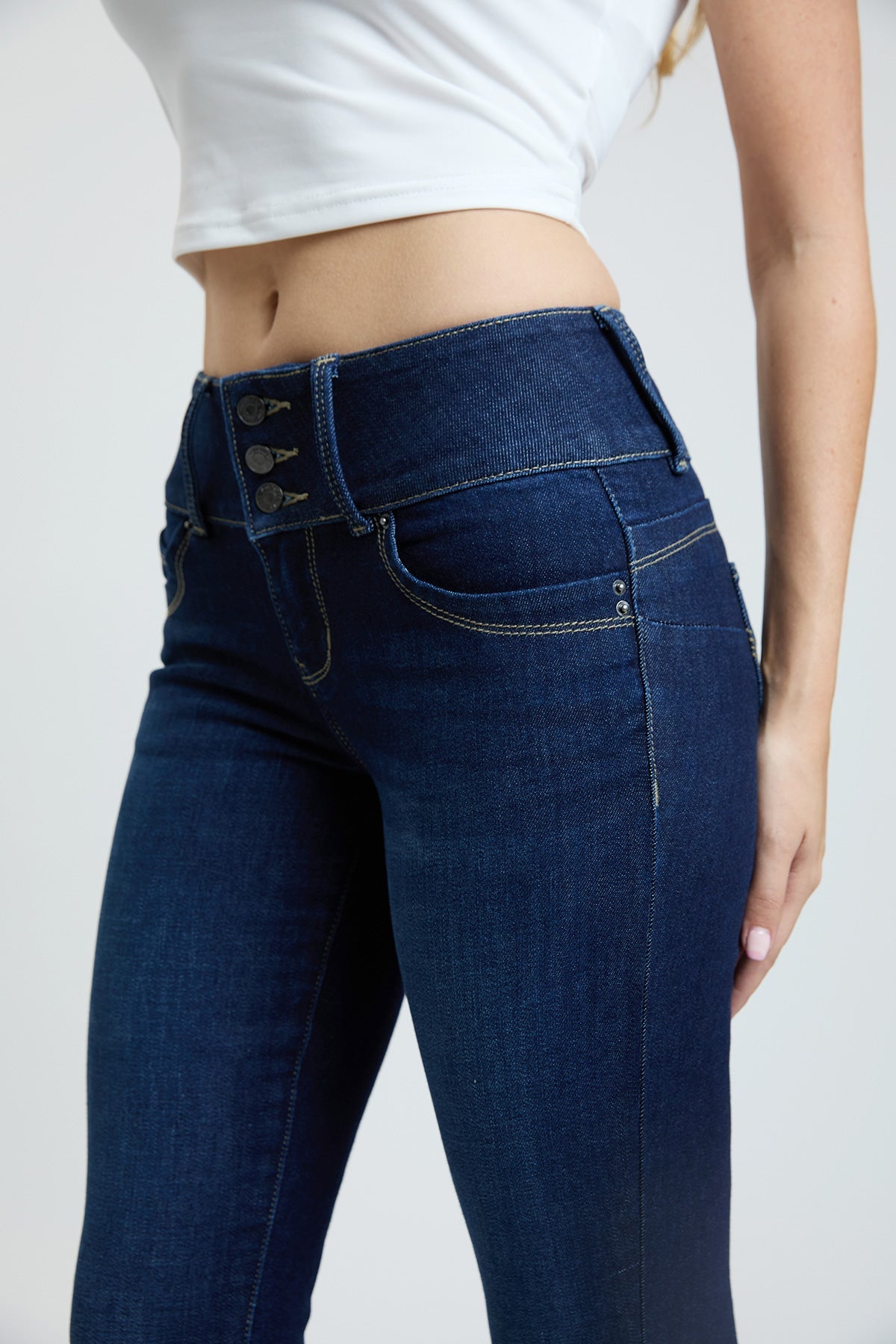 Women's Luxe Mid Rise 3-Button WannaBettaButt Skinny Jeans