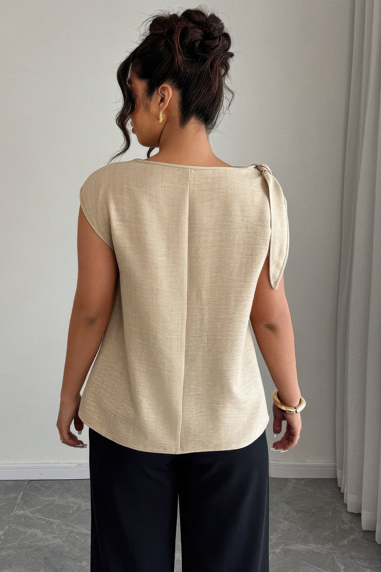 Plus Size Tie Neck Colorblock Sleeveless Blouse