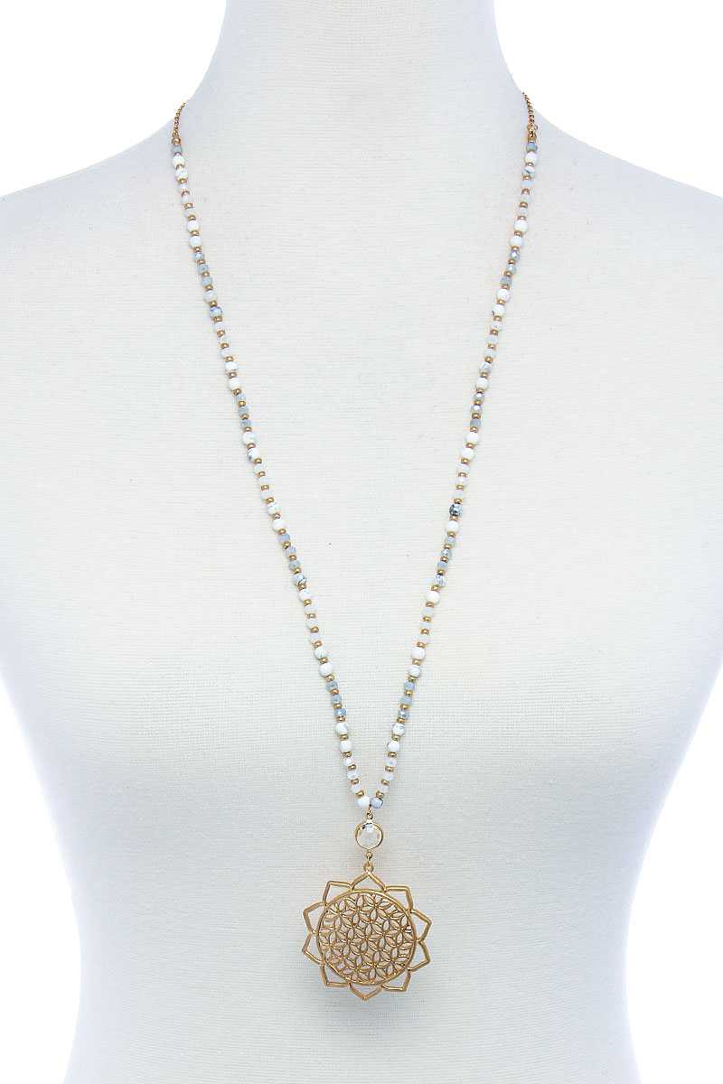 Stylish Sunflower Pendant Beaded Necklace