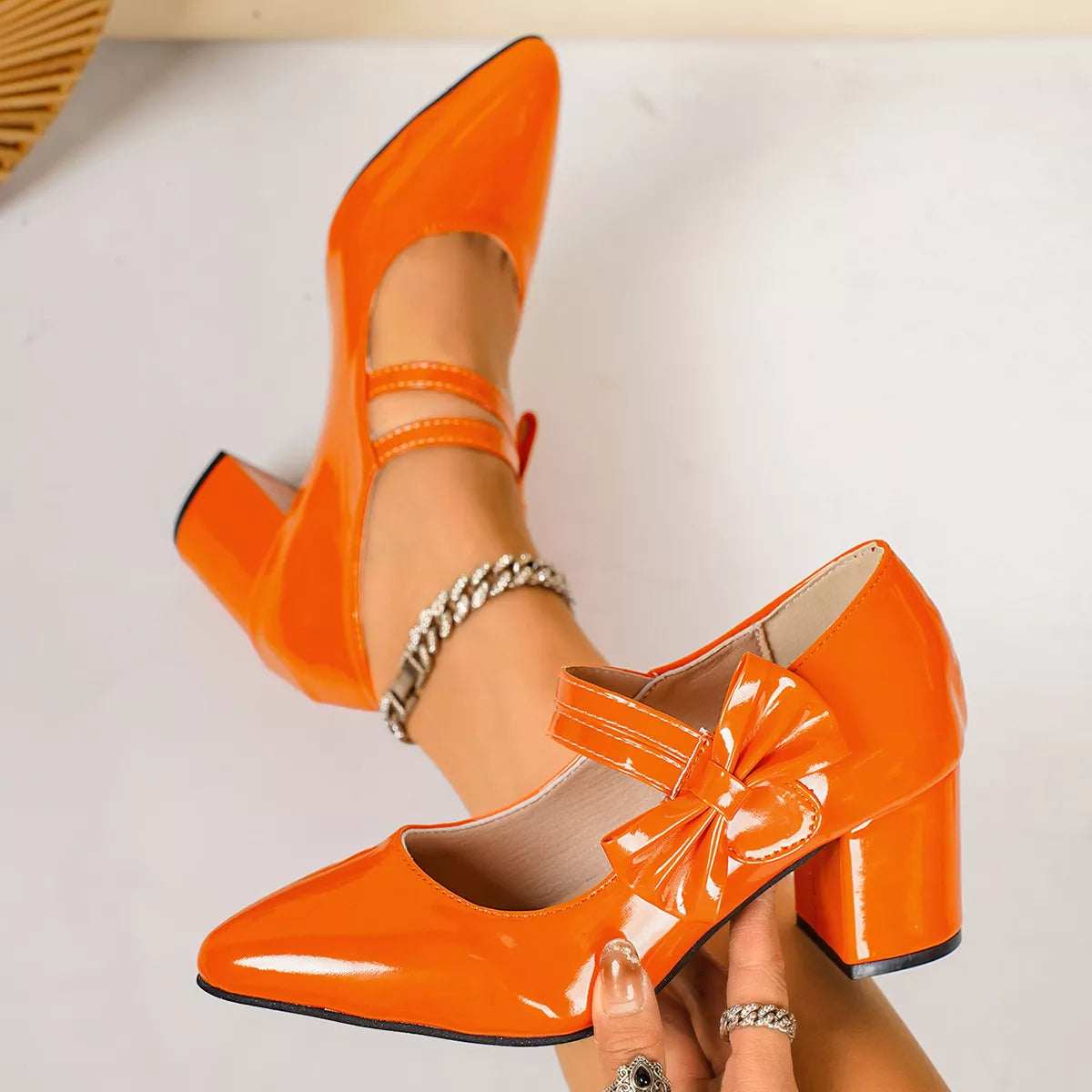 Point Toe Block Heel Shoes With Side Bow