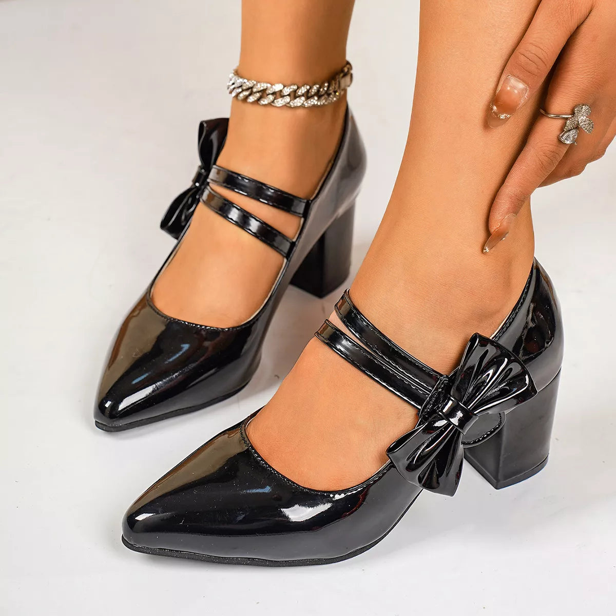 Point Toe Block Heel Shoes With Side Bow