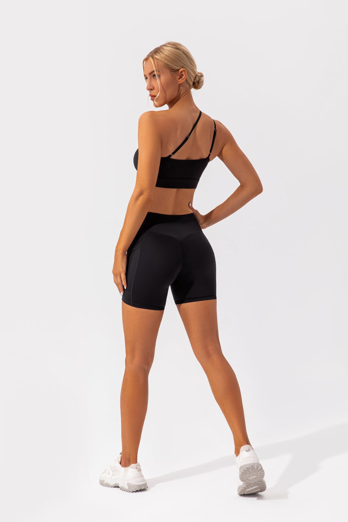 Nude Feel Yoga Clothes Women Hip Lift Quick Drying Breathable Tight Running Exercise Shorts Fitness Suit