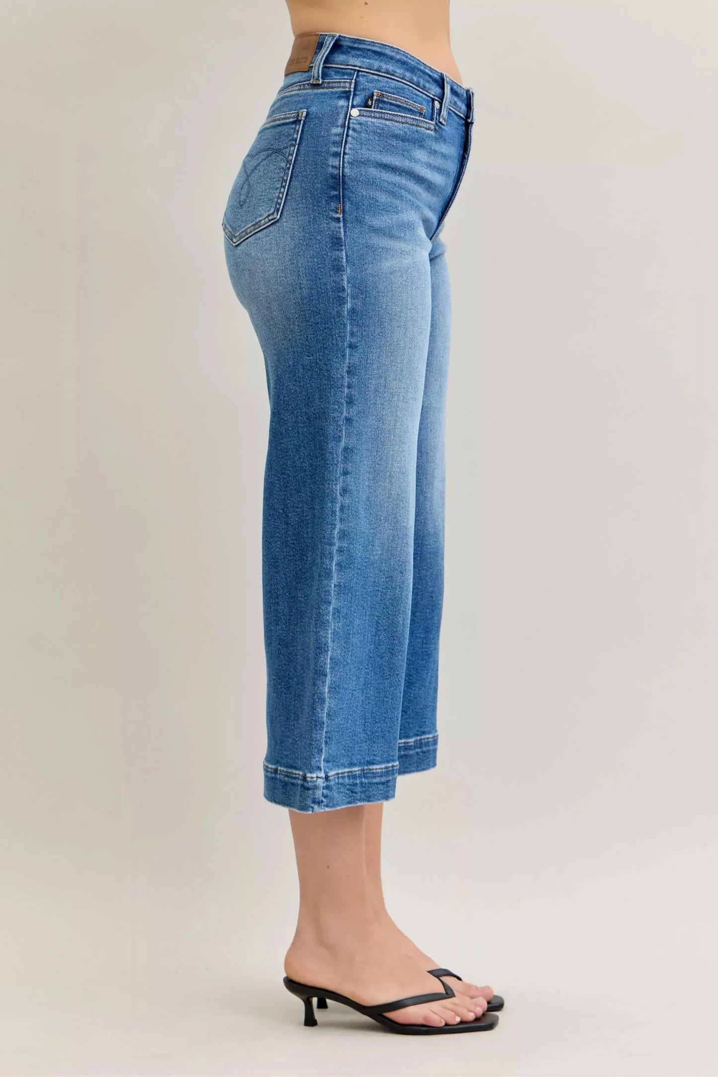 Judy Blue Jeans - Mid Rise Crop Wide Leg Jeans