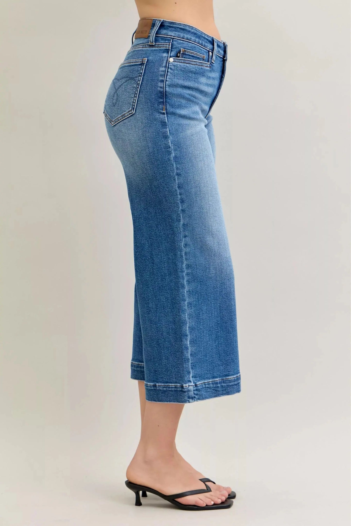 Judy Blue Jeans - Mid Rise Crop Wide Leg Jeans
