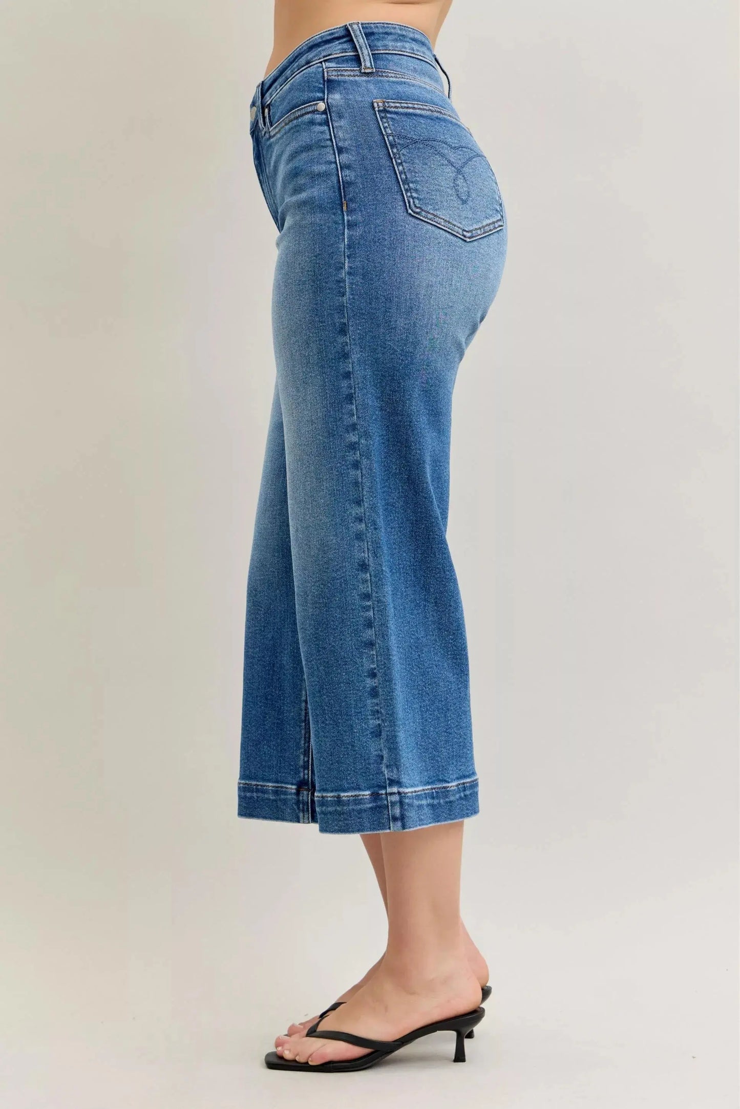 Judy Blue Jeans - Mid Rise Crop Wide Leg Jeans
