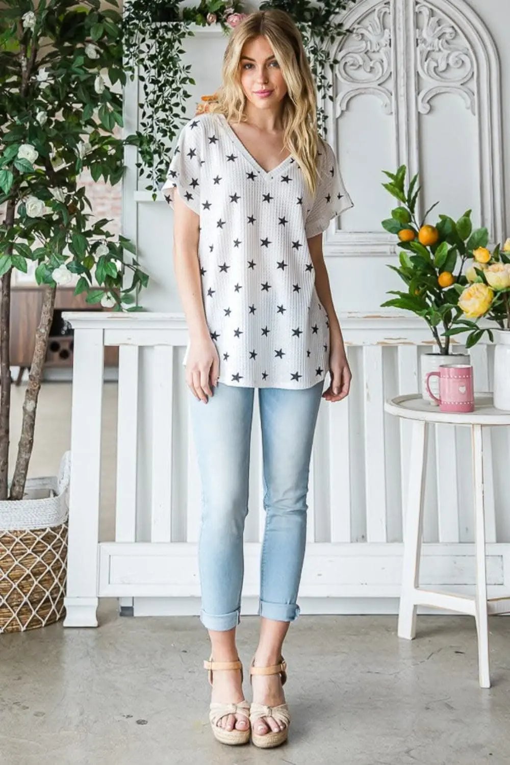 T-Shirt V-Neck Tee - Star Print - Relaxed Fit