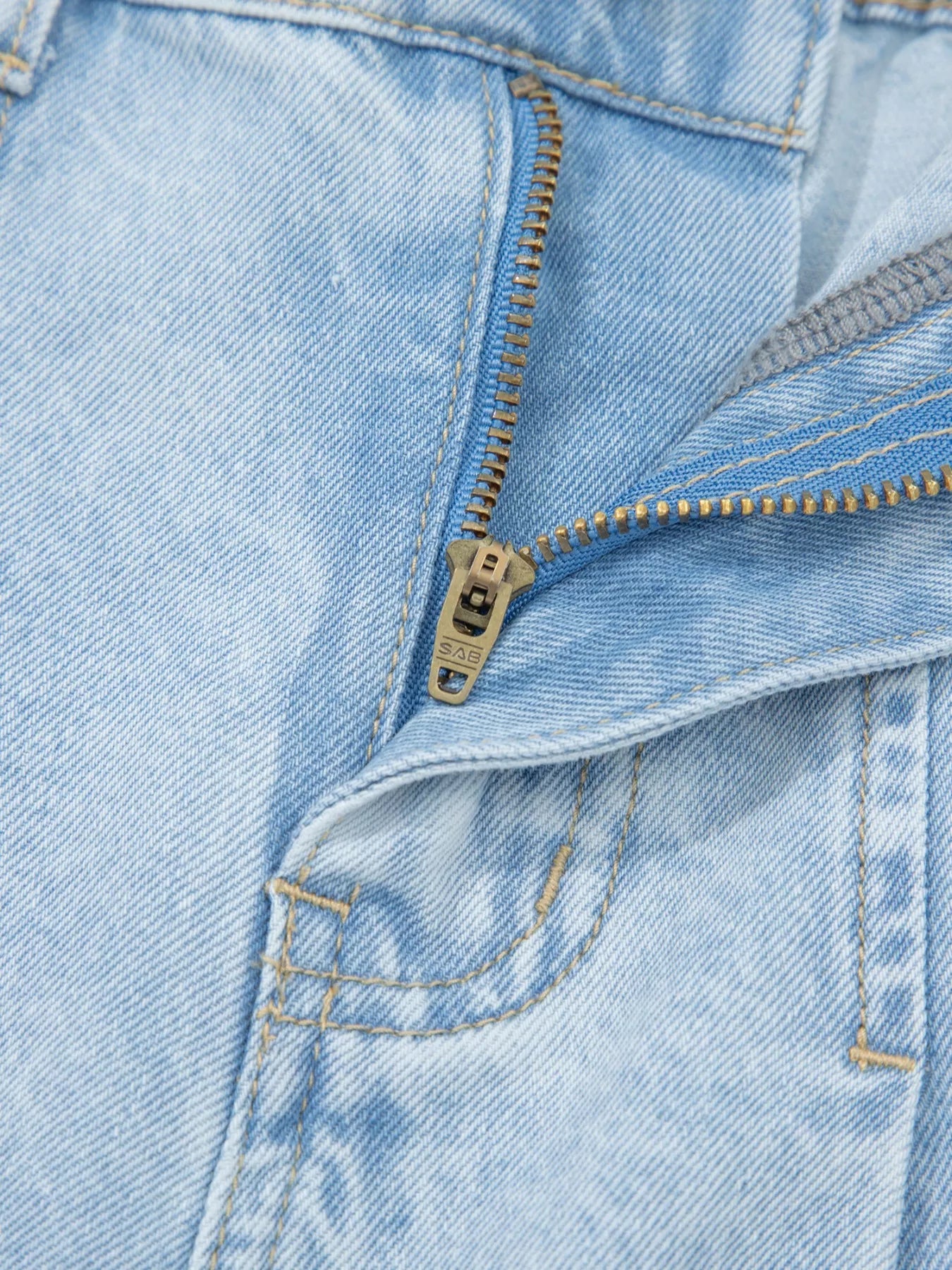Studded Side Slit Leg Pocketed Frayed Wide Leg Jeans
