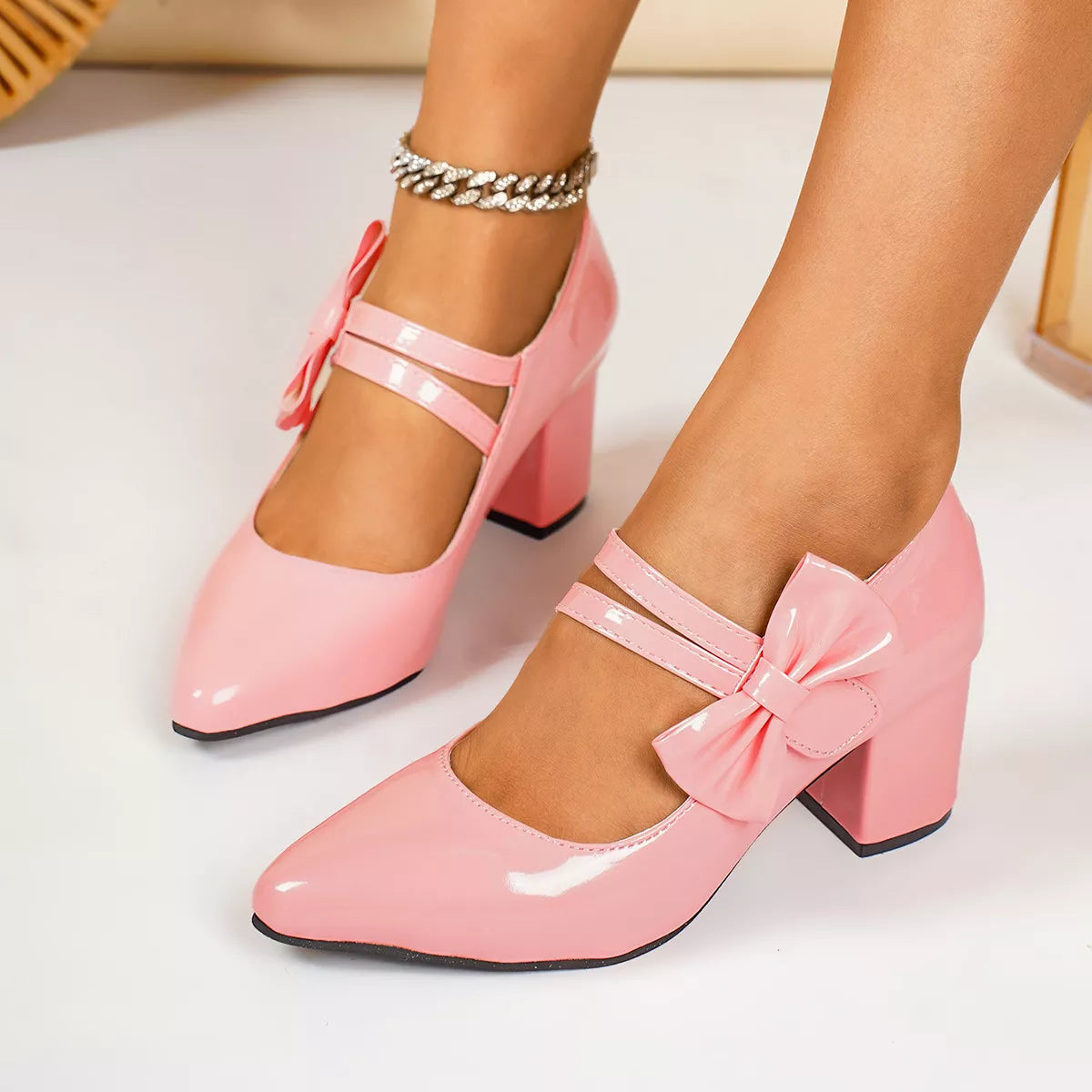 Point Toe Block Heel Shoes With Side Bow