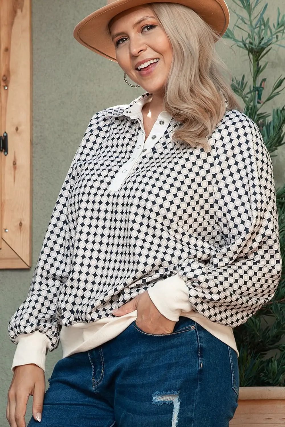 Pants Love Salve Black Pullover Women's Plus Size Daily Wear Top - Two-Tone, Winter