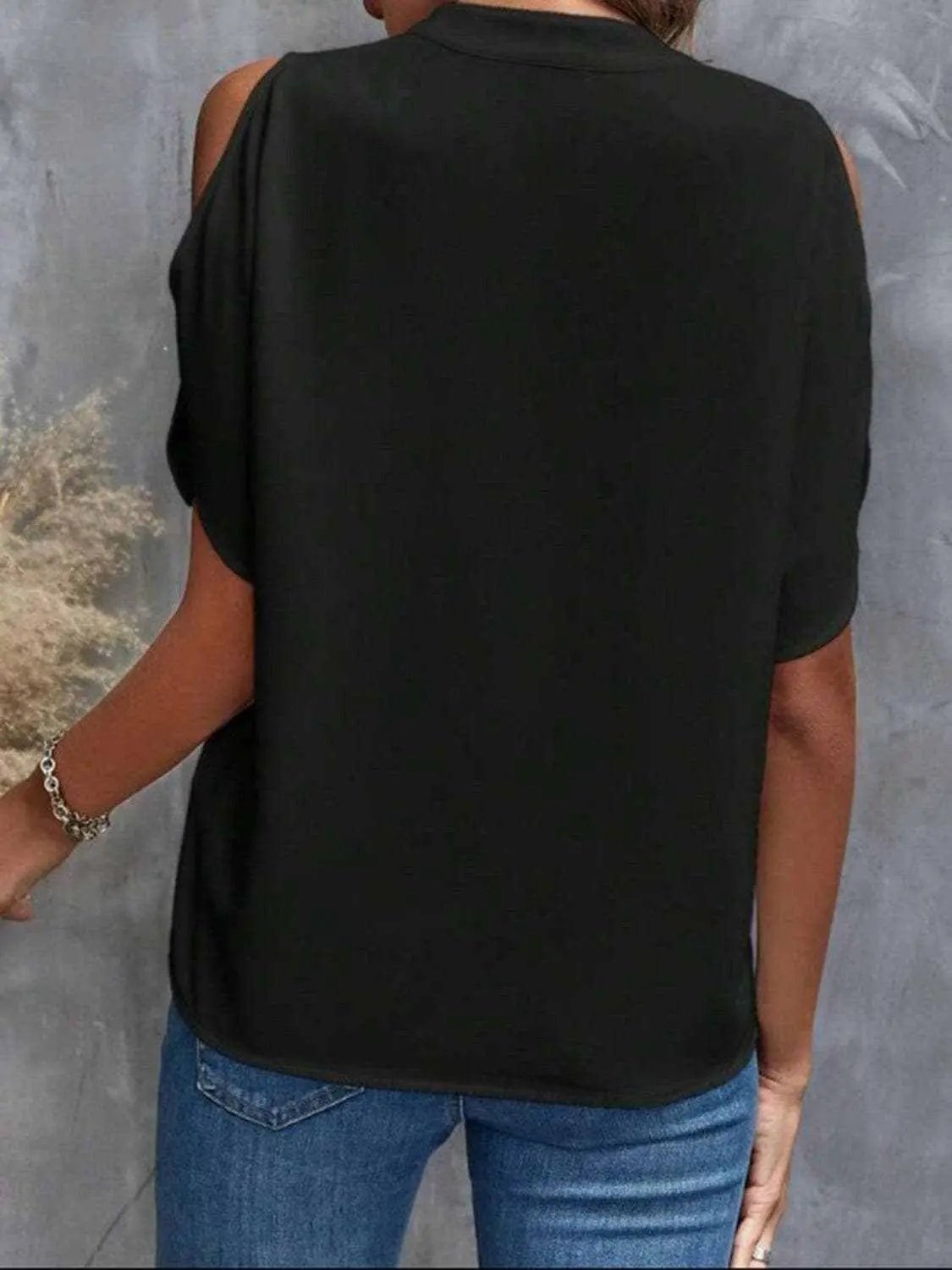T-Shirts Trendsi just arrived - Chic notched cold shoulder blouse