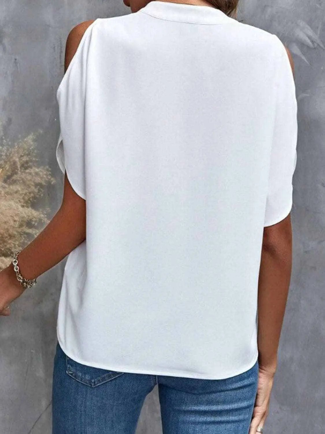 T-Shirts Trendsi just arrived - Chic notched cold shoulder blouse