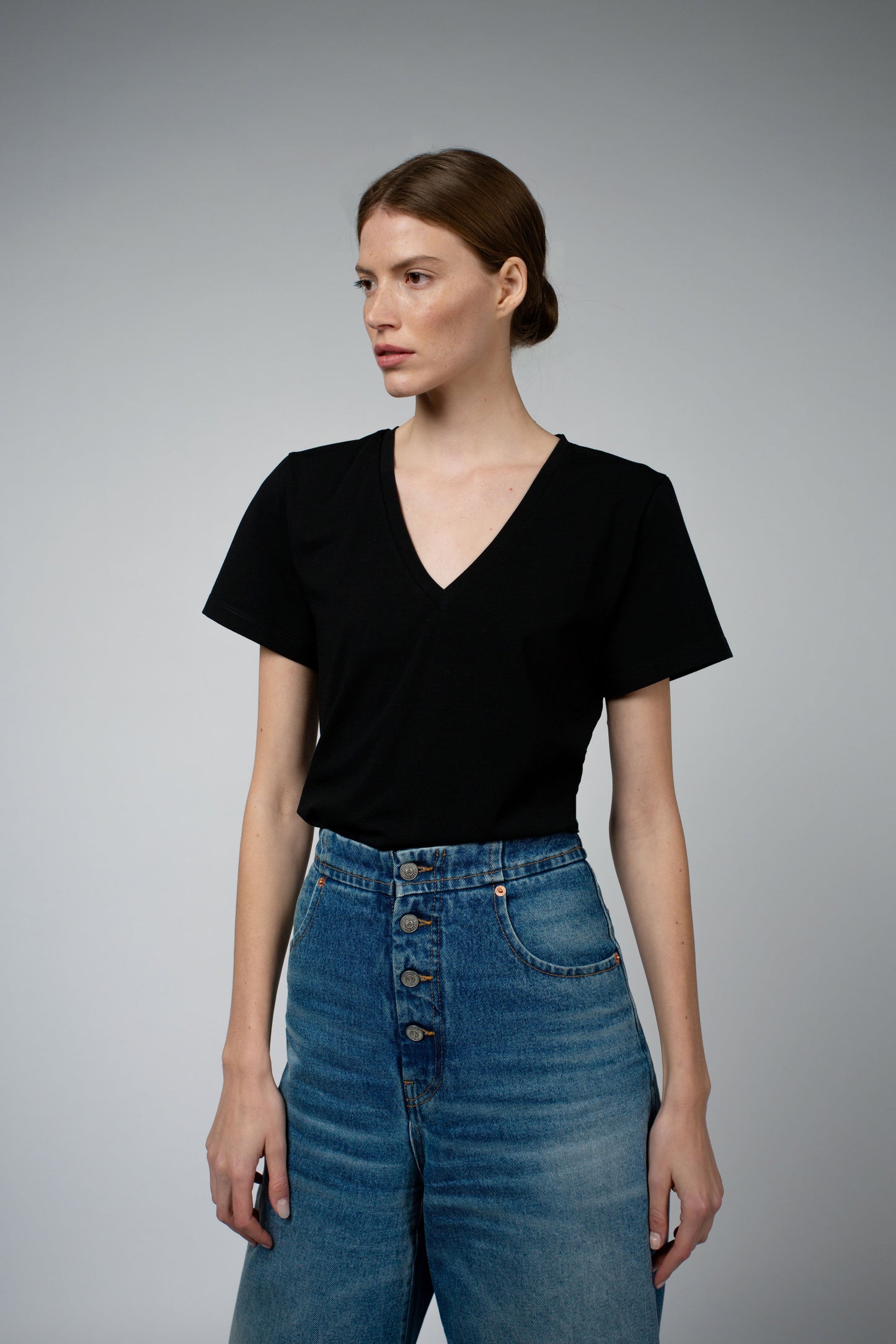 MAGDA ORGANIC COTTON V-NECK T-SHIRT IN BLACK