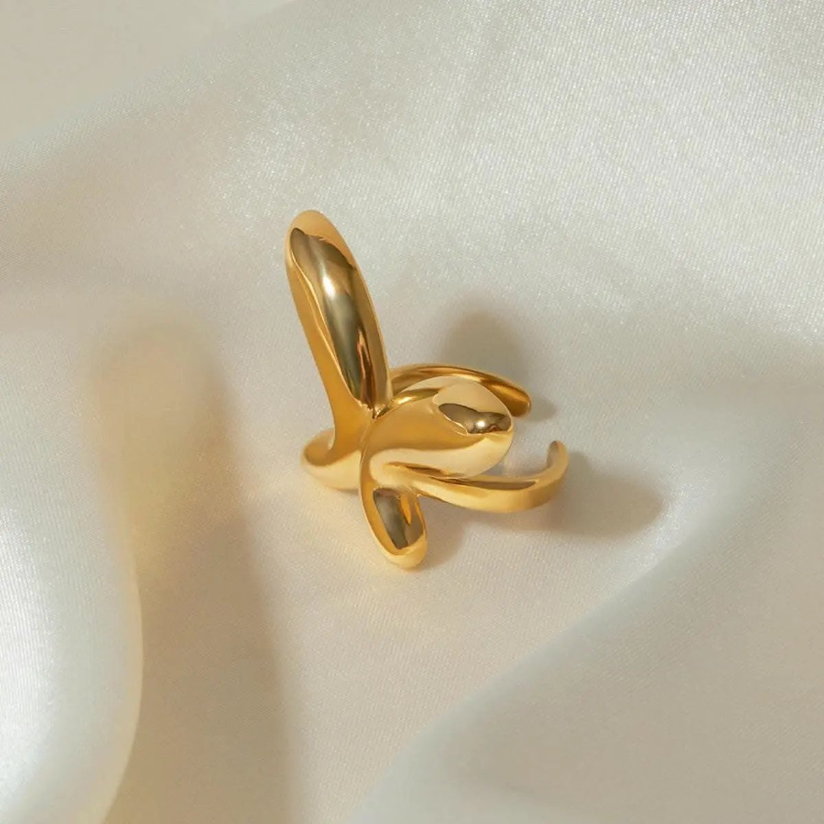 Butterfly Ring 18K Gold Delicate Design — Elegant Statement Piece