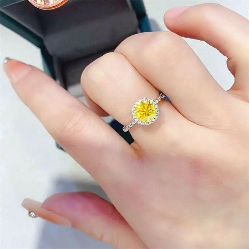 T-Shirts Trendsi just arrived - Elegant Moissanite Ring - 1 Carat