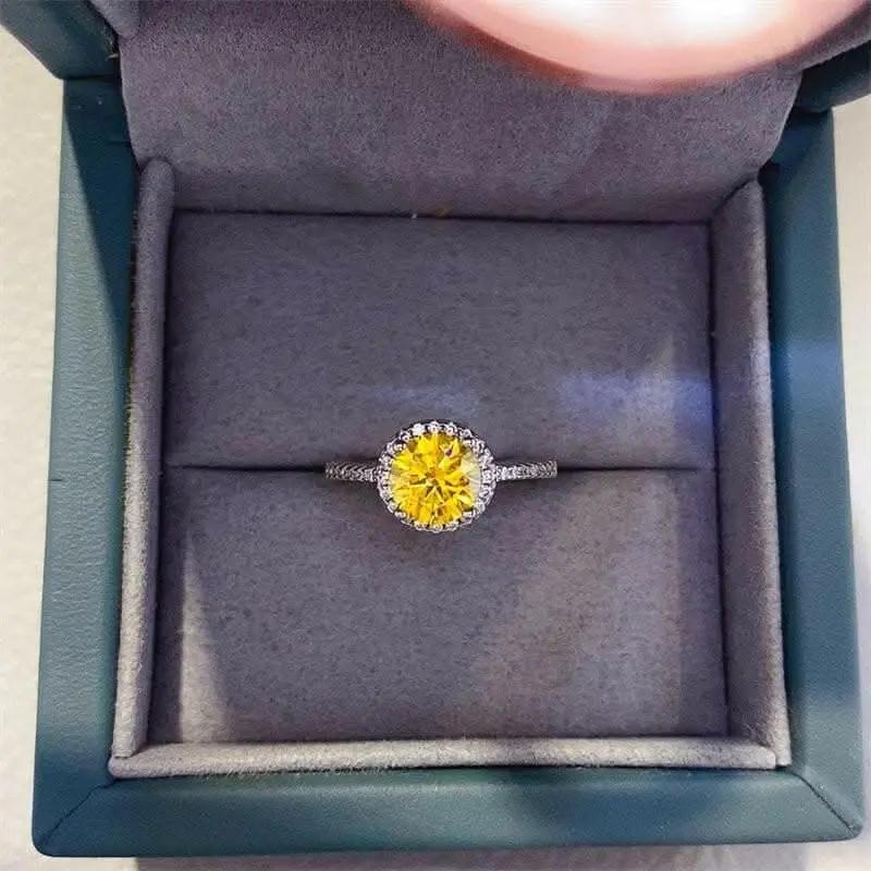 T-Shirts Trendsi just arrived - Elegant Moissanite Ring - 1 Carat