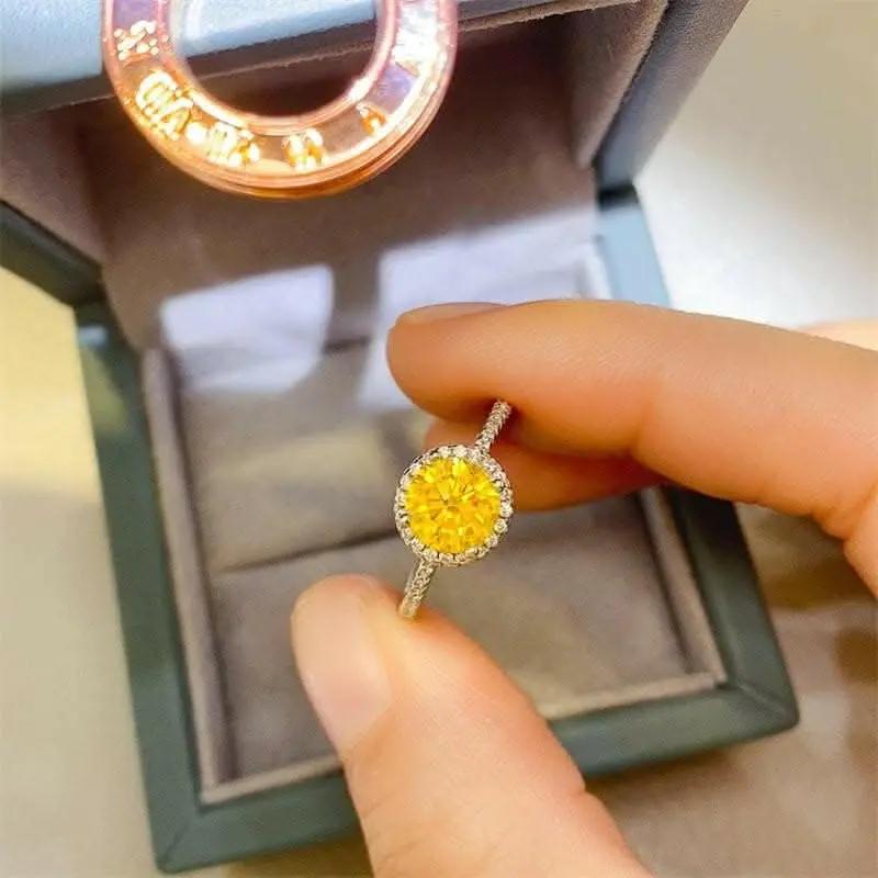 T-Shirts Trendsi just arrived - Elegant Moissanite Ring - 1 Carat