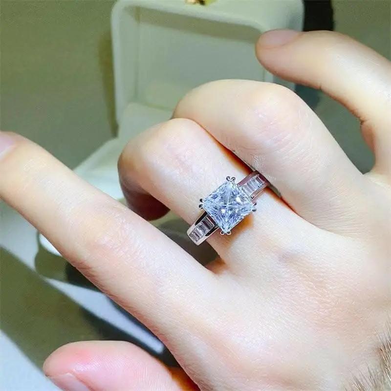 T-Shirts Trendsi just arrived - Elegant Moissanite Square Ring