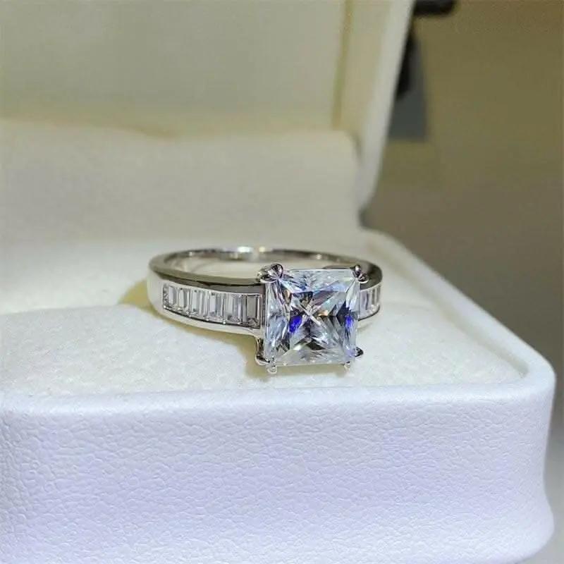 T-Shirts Trendsi just arrived - Elegant Moissanite Square Ring