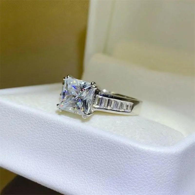 T-Shirts Trendsi just arrived - Elegant Moissanite Square Ring