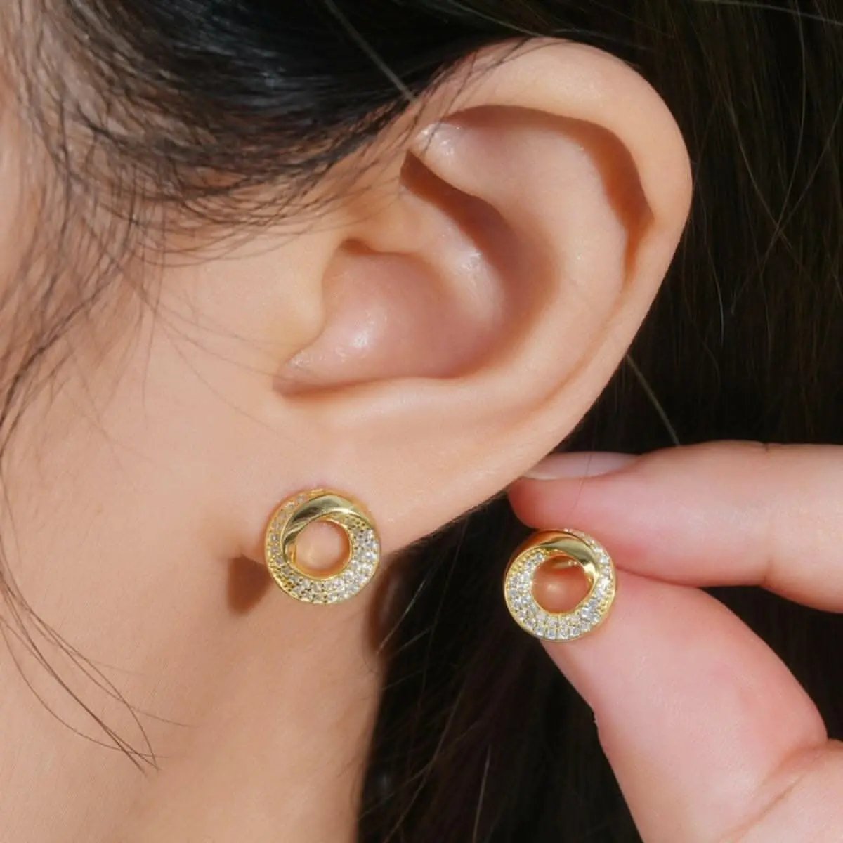 T-Shirts Trendsi just arrived - Elegant Moissanite Studs in Silver