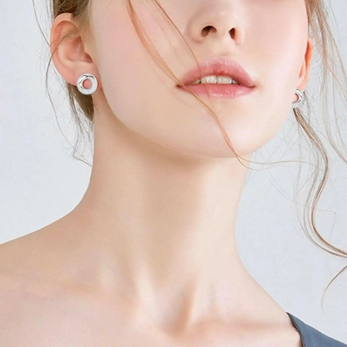 T-Shirts Trendsi just arrived - Elegant Moissanite Studs in Silver