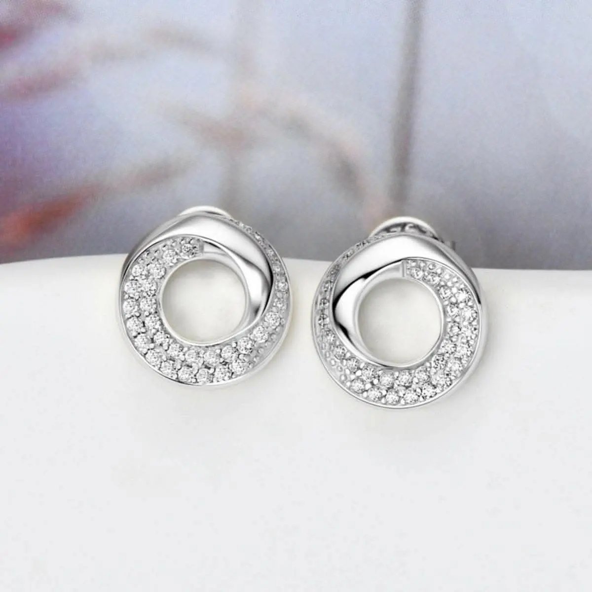 T-Shirts Trendsi just arrived - Elegant Moissanite Studs in Silver