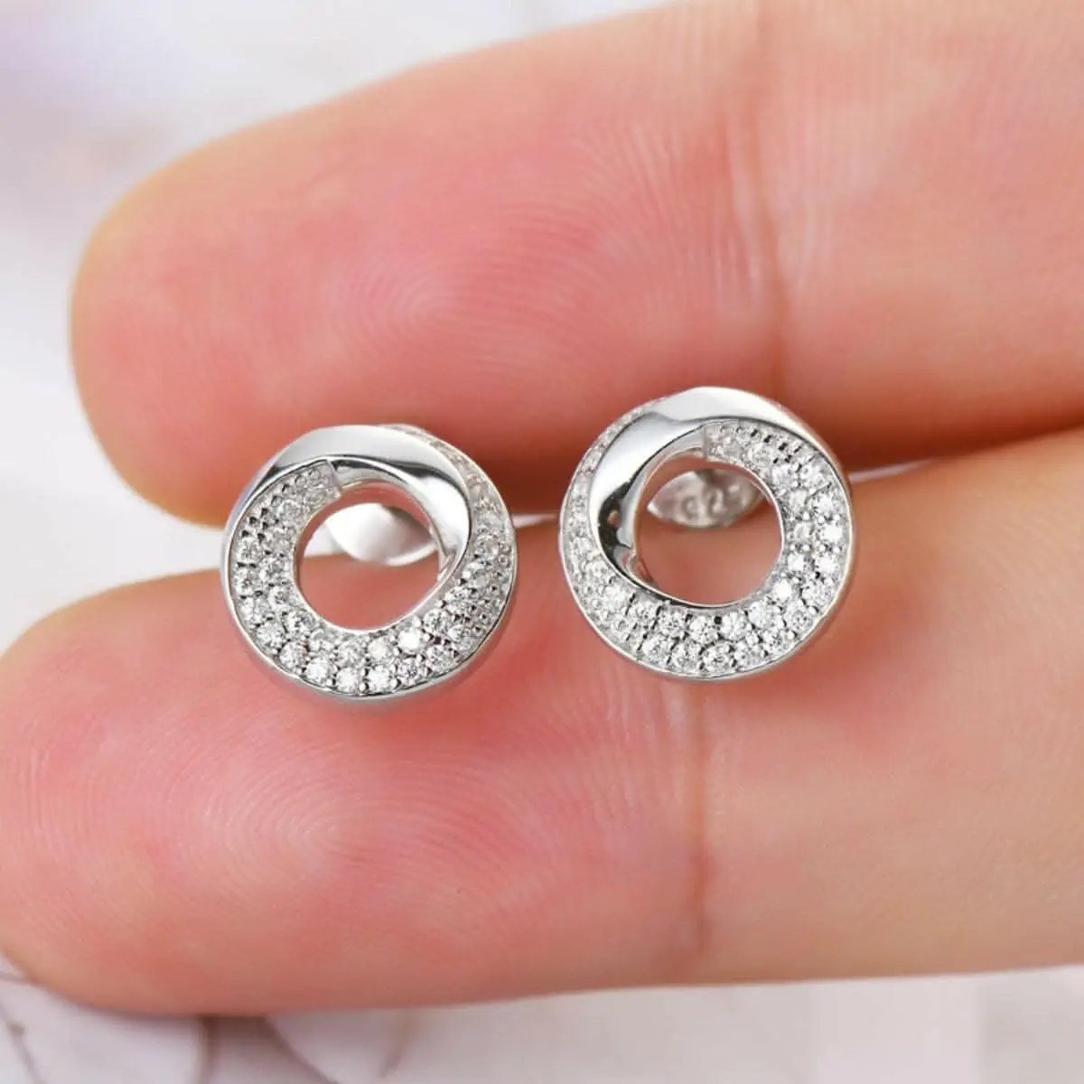 T-Shirts Trendsi just arrived - Elegant Moissanite Studs in Silver