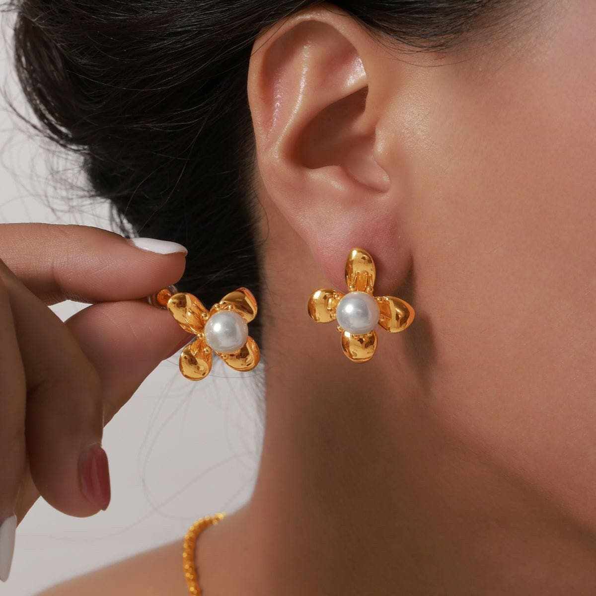 T-Shirts Trendsi just arrived - Elegant floral titanium earrings