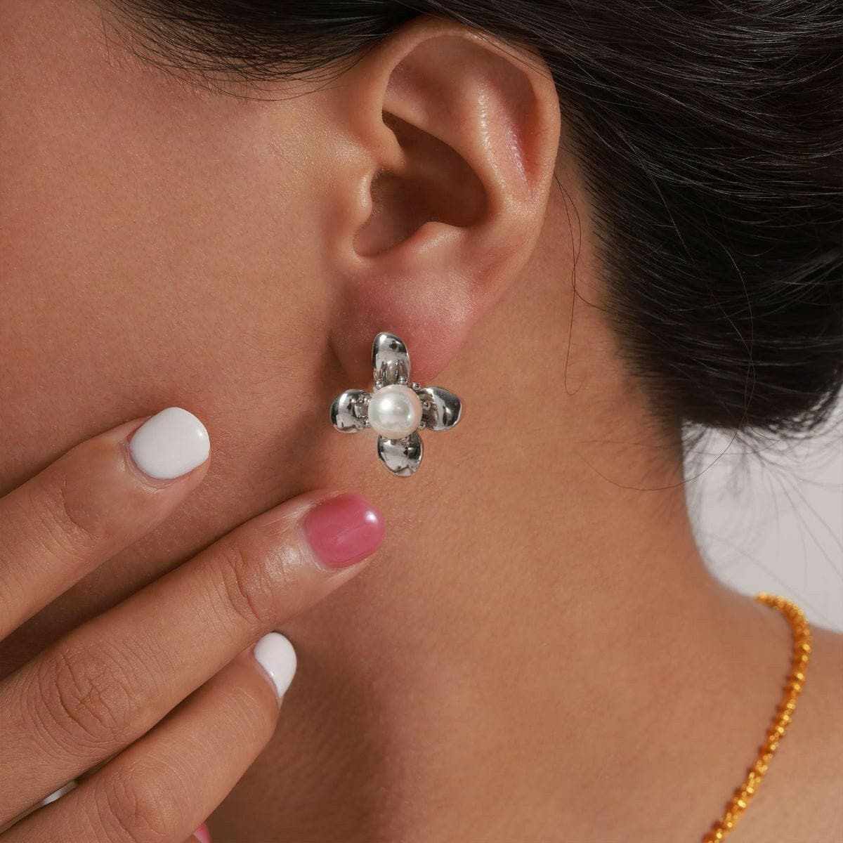 T-Shirts Trendsi just arrived - Elegant floral titanium earrings