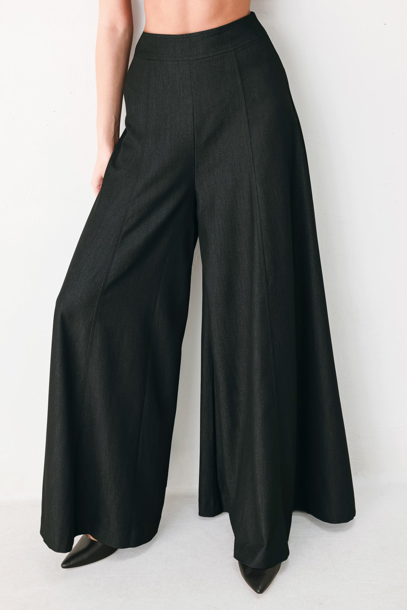 CASUAL ROMANCE WOVEN PANTS