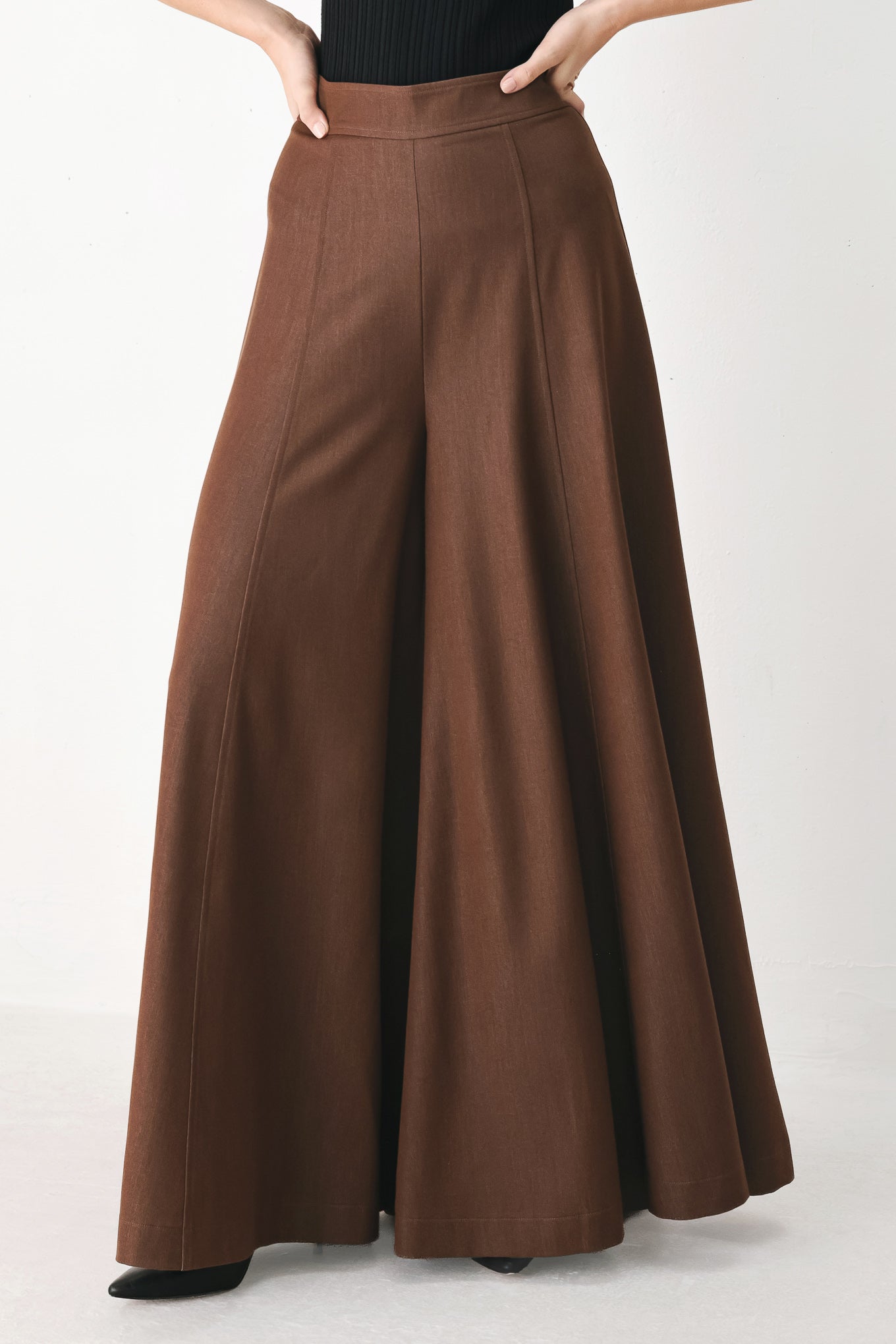 CASUAL ROMANCE WOVEN PANTS