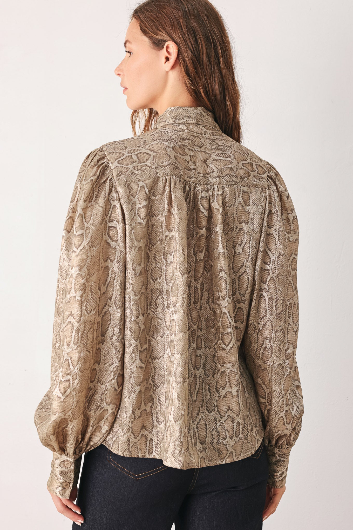 SERPENTINE TAUPE SNAKESKIN WOVEN TOP