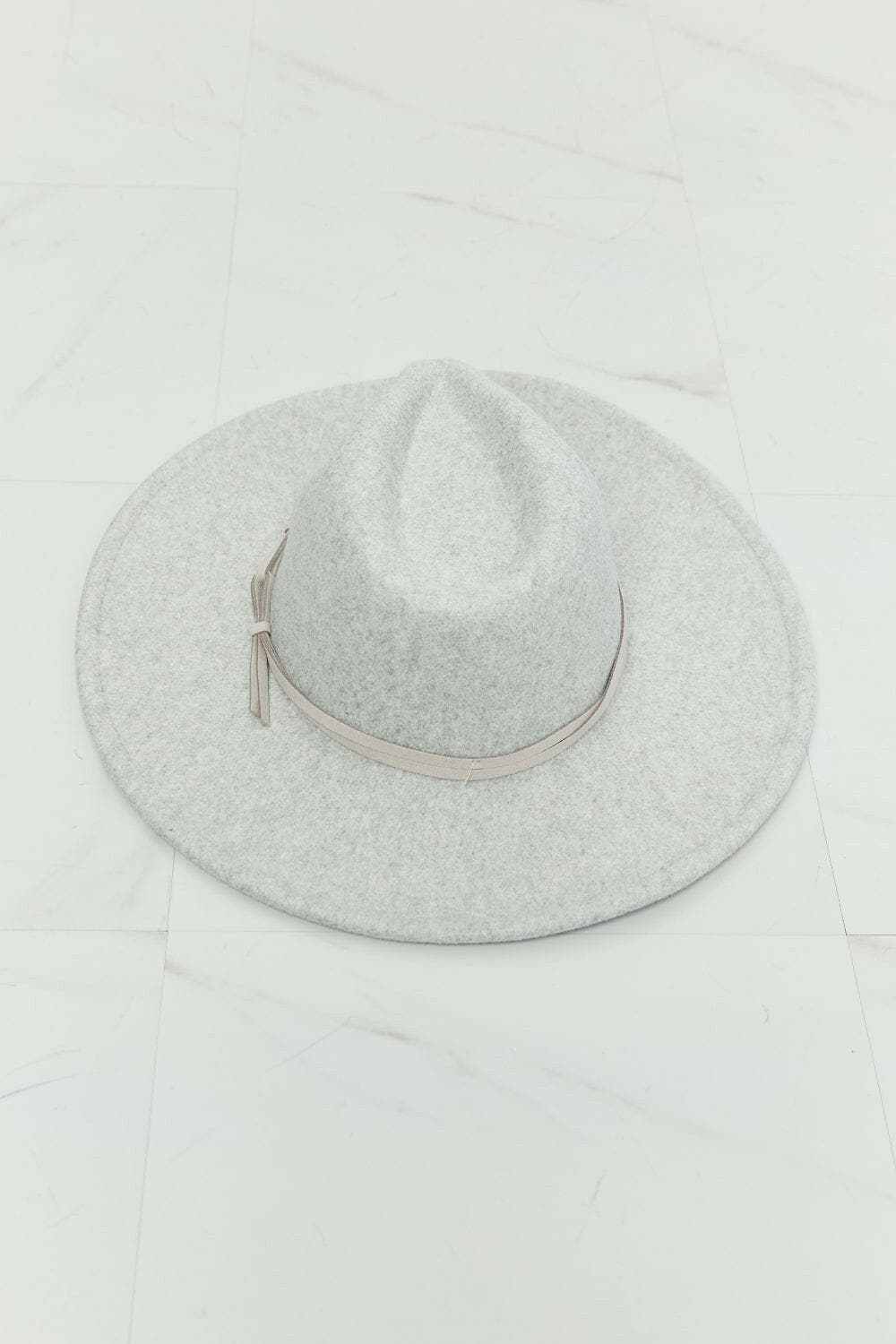 T-Shirts Trendsi TIKTOK - Fame fedora hat in light grey