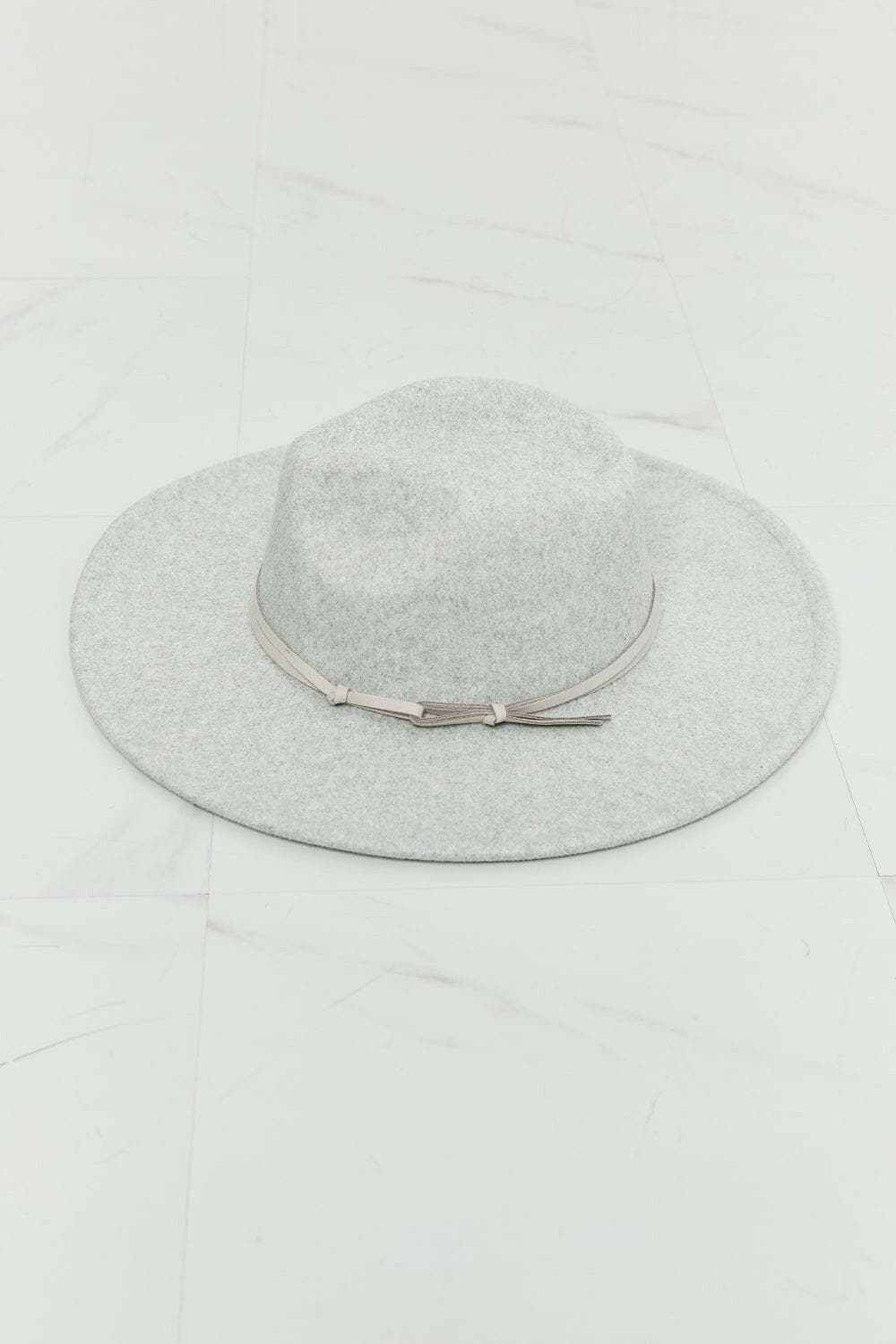 T-Shirts Trendsi TIKTOK - Fame fedora hat in light grey