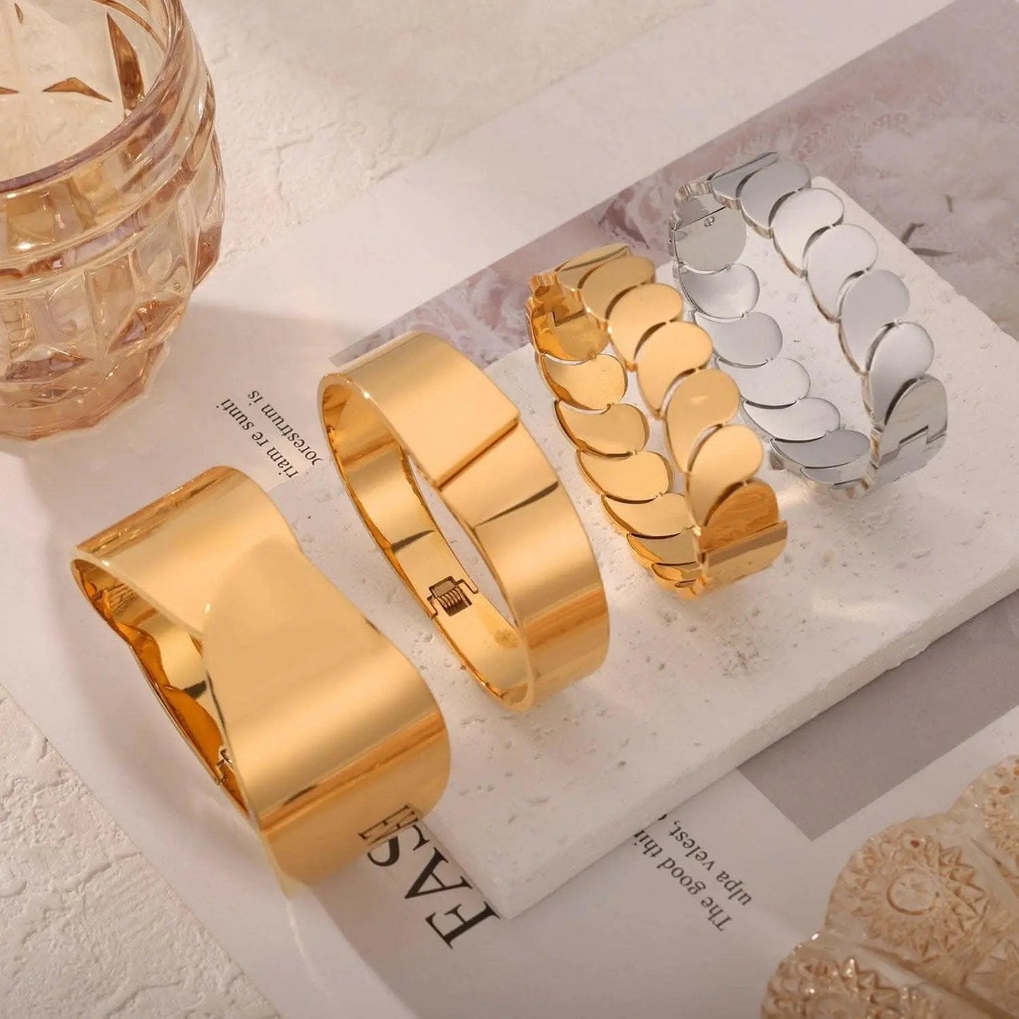 T-Shirts Trendsi just arrived - Gold-plated titanium bracelet