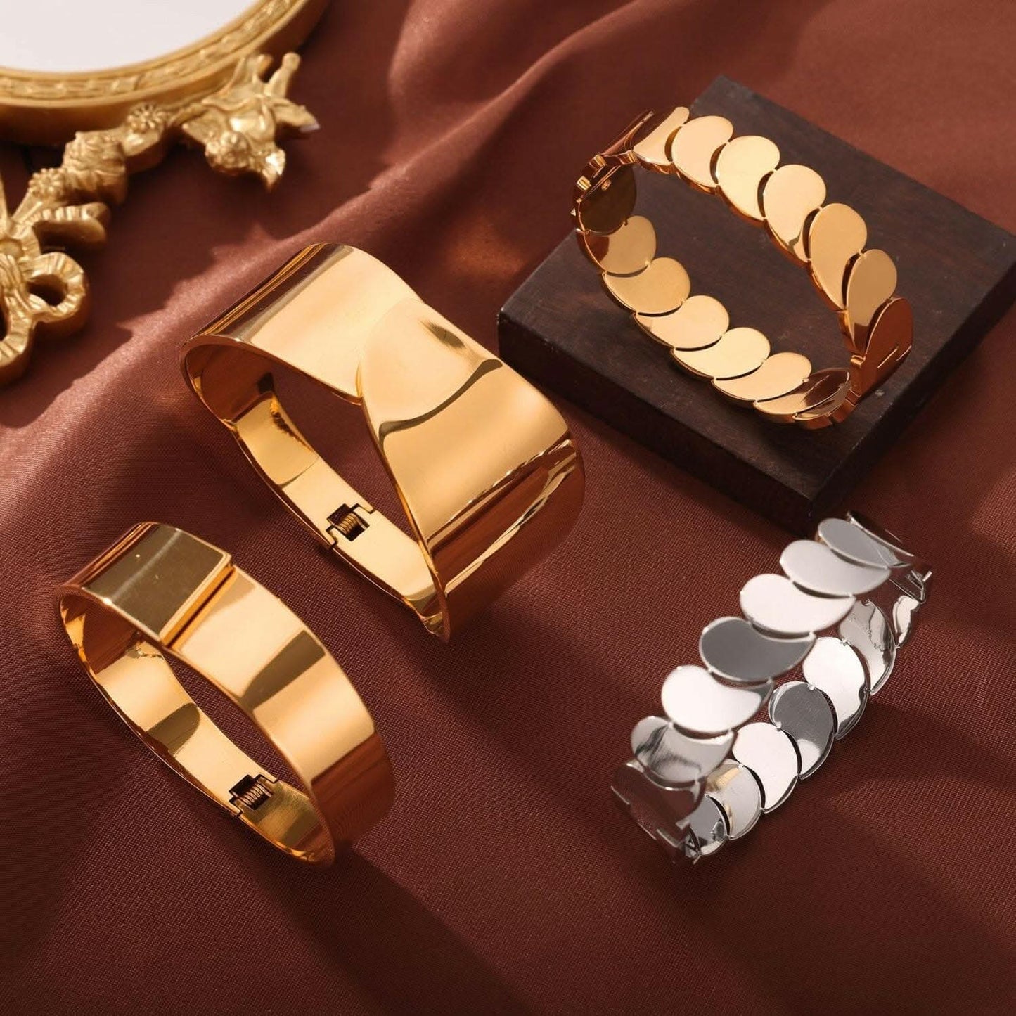 T-Shirts Trendsi just arrived - Gold-plated titanium bracelet
