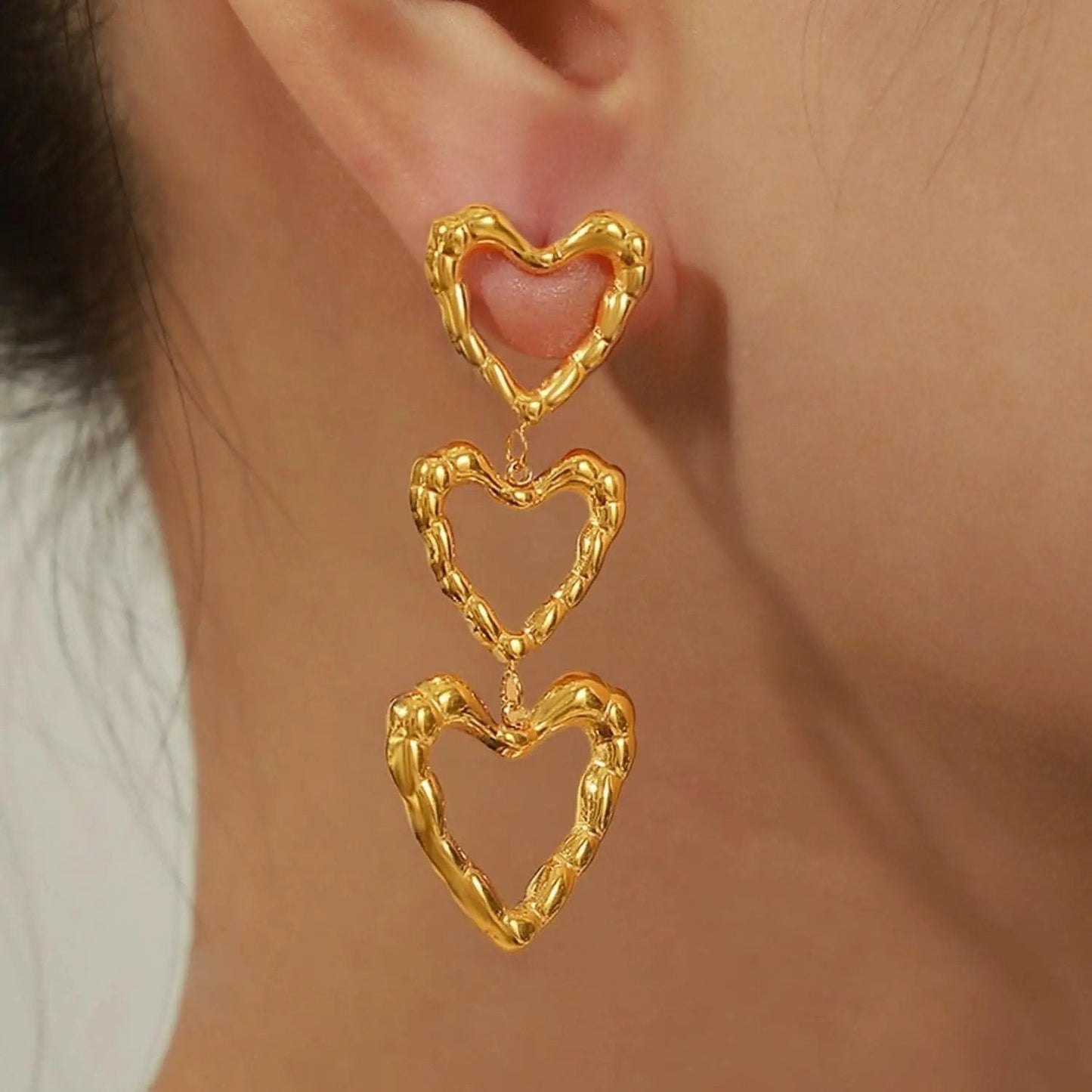T-Shirts Trendsi just arrived - Heart-shaped titanium earrings