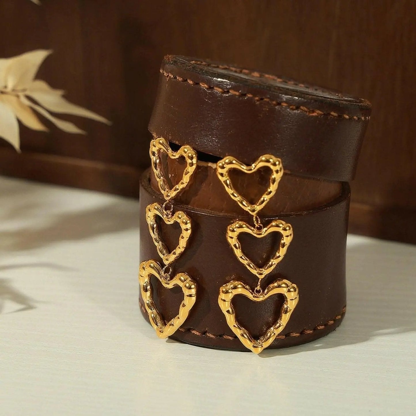 T-Shirts Trendsi just arrived - Heart-shaped titanium earrings