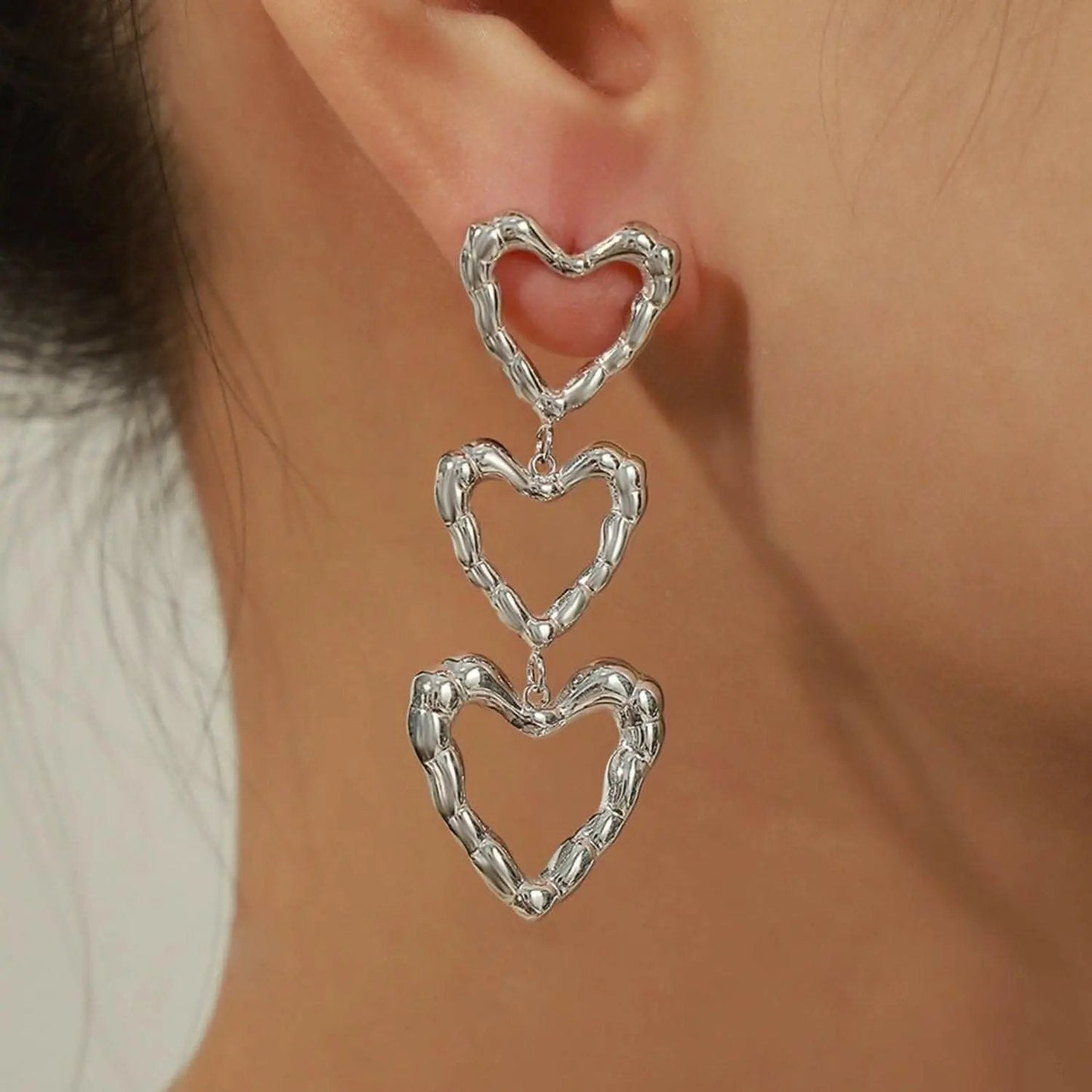 T-Shirts Trendsi just arrived - Heart-shaped titanium earrings